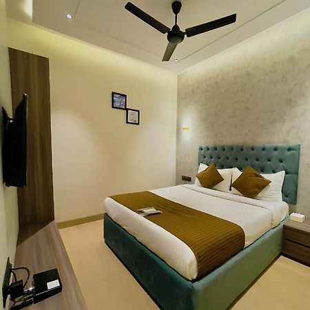 Hotel Lime Wood Mumbai Exteriör bild