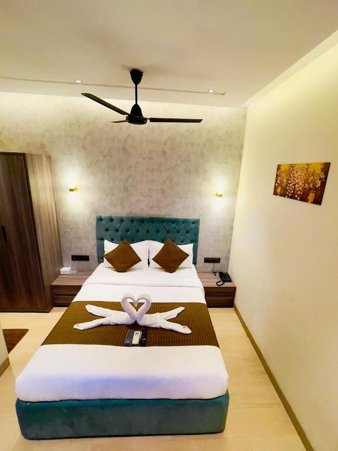 Hotel Lime Wood Mumbai Exteriör bild