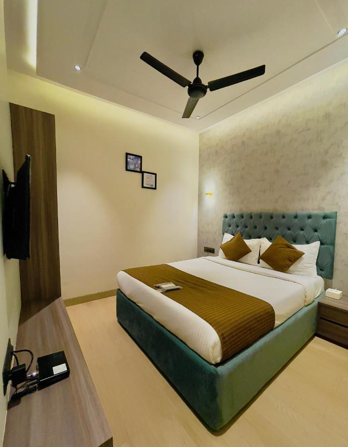Hotel Lime Wood Mumbai Exteriör bild